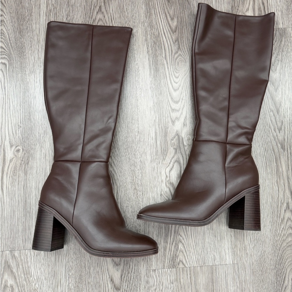 DV Dolce Vita
Women's Flapper Knee High Boot